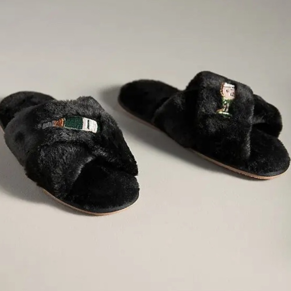 NWT Maeve Icon Patch Fuzzy Slippers Size Small